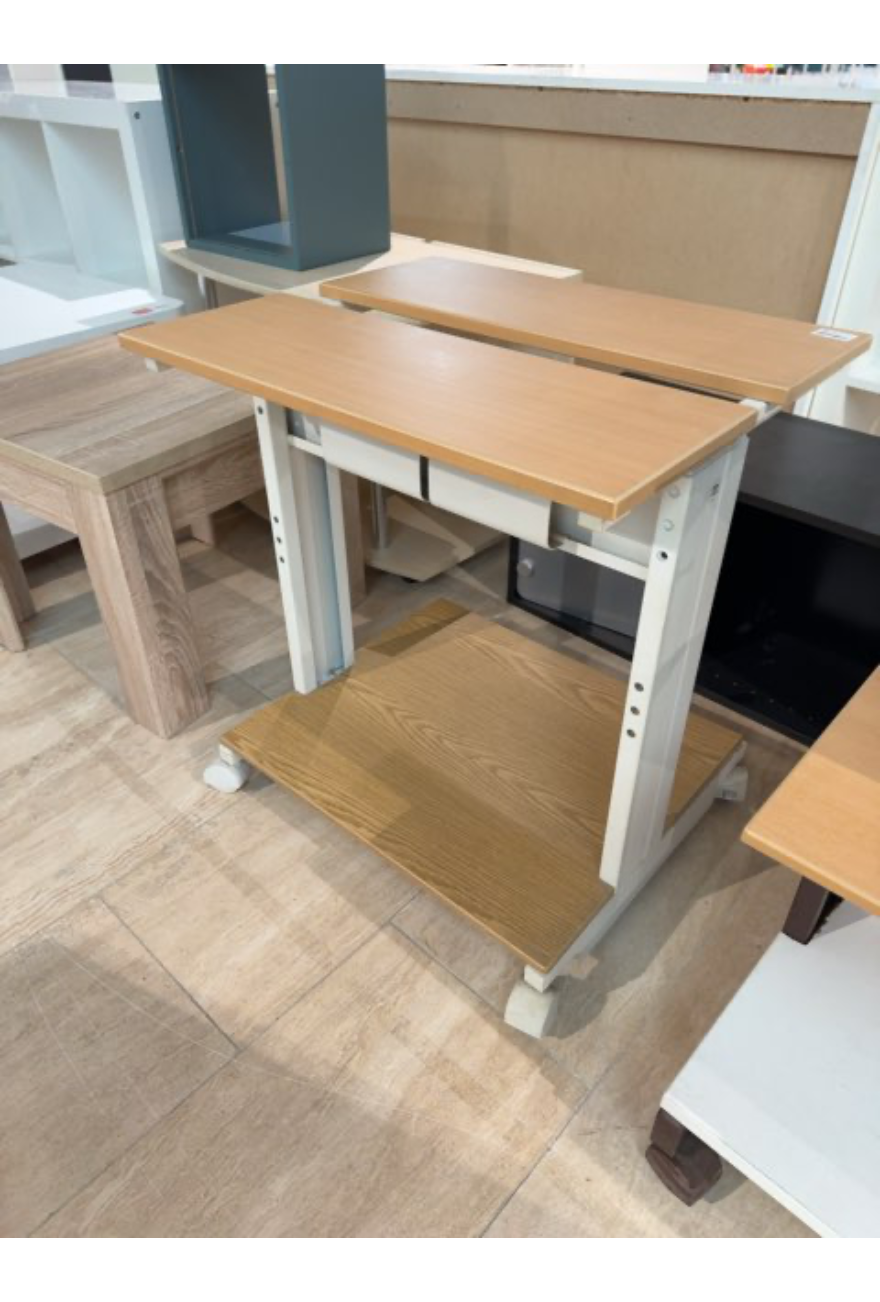 Computerbord i træfarvet